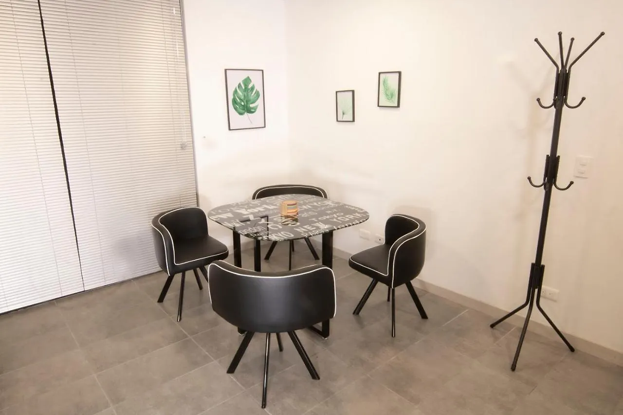 Tranvia 40 Aparthotel Μεντεγίν